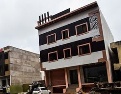 OYO 15555 Hotel Ganesham Dış Mekan