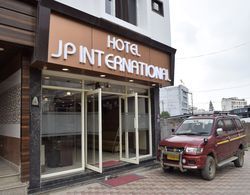 OYO 16629 Hotel Jp International Dış Mekan