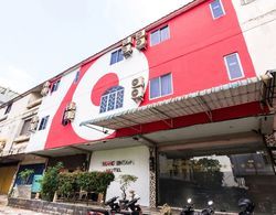 OYO 1703 Terang Bintang Hotel Dış Mekan