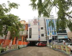 OYO 1724 Hotel Sembilan Sembilan Dış Mekan