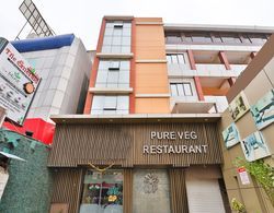 OYO 17332 Hotel Nana's Dış Mekan