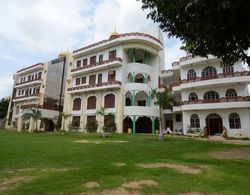 OYO 17368 Ranibagh Palace Dış Mekan