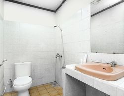 OYO 1989 Hotel Pelangi Harapan Banyo Tipleri