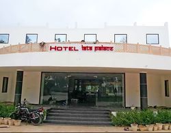 OYO 24081 Hotel Lata Palace & Resort Dış Mekan