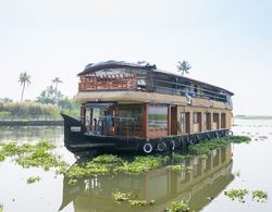 OYO 24920 Indraprastha Royal Castle Sharing Houseboat Dış Mekan