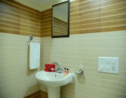 OYO 2886 Hotel Satyam Banyo Tipleri