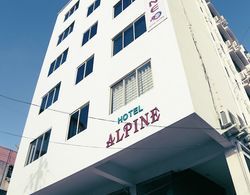 OYO 671 Hotel Alpine Dış Mekan