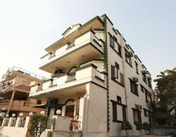 OYO 8535 Hotel Mayarch Dış Mekan