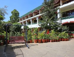 OYO 8600 Hotel Deepali Executive Dış Mekan