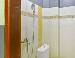 OYO 91495 Hotel Indah Residence Banyo Tipleri