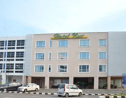 OYO 985 Hotel Nur Genel