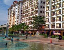 OYO HOME 90301 Suria Service Apartments @ Bukit Merak Laketown Resort Dış Mekan
