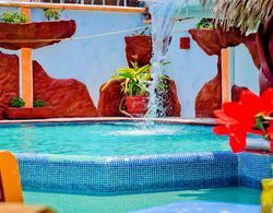 OYO Hotel Suites Tropicana Ixtapa Havuz