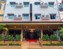 P R Patong Hotel Dış Mekan