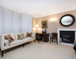 Palace Place Mansions - Elegant English Home in Kensington for Large Families Oda Düzeni