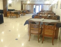 Palanpur Palace Hotel Yerinde Yemek