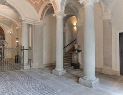 Palazzo Del Carretto - Art Apartments Lobi