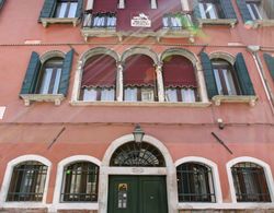 Palazzo Schiavoni Suite-Apartments Genel