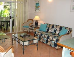 Palm Cove Tropic Apartments Genel