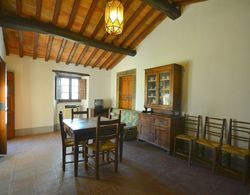 Part of an Authentic Tuscan Farmhouse With Stunning Views on the Mugello Hills Yerinde Yemek