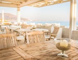 Parthenis Beach Suites by the Sea Yerinde Yemek
