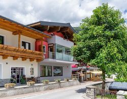 Peaceful Holiday Home in Krimml Salzburg With Sauna Dış Mekan