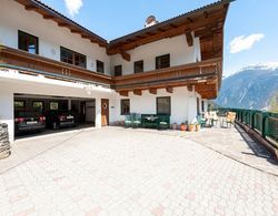 Peaceful Apartment in Mayrhofen With Terrace Dış Mekan