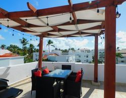 Pent House With Private Roof Walking Distance to Los Corales Beach Oda
