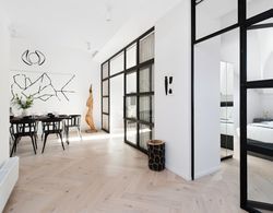 Penthouse Apartment Dedicated to Interior and art Lovers Patio gym Sauna Oda
