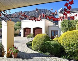Petit Plaisir is a Romantic Self-catering Cottage on the Side of the Village Dış Mekan