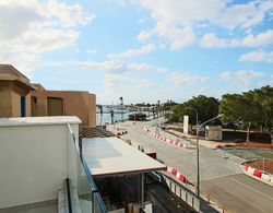 Phaedrus Living: Seaside Executive Flat Harbour 201 Oda Manzaraları