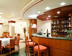 Phi Hotel Hortensis Bar