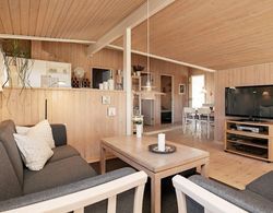 Picturesque Holiday Home in Hjørring With Scenic Views İç Mekan