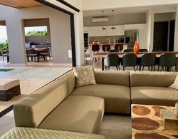 Playa Flamingo Beautiful new 5-br Oceanview Villa With Private Infinity Pool Casa de Iluminacion Oda