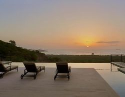 Playa Flamingo Beautiful new 5-br Oceanview Villa With Private Infinity Pool Casa de Iluminacion Oda