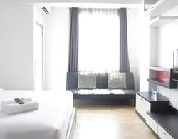 Pleasant and Comfy Studio Room at Emerald Towers Apartment İç Mekan