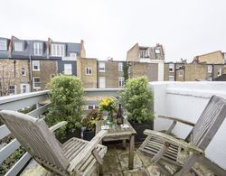 Popular and Charismatic Apartment a Short Walk to The Thames Oda Düzeni
