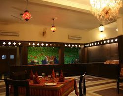 Hotel Pratap Palace Yerinde Yemek