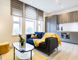 Premium 1 Bed Serviced Apartment in Greater London Oda Düzeni