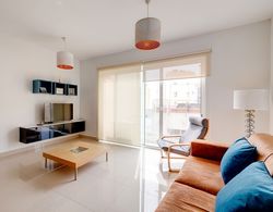 Prime Location Apartment With Side Seaviews İç Mekan