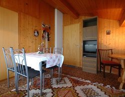 Pristine Home in a Charming Village, Large Grassy Sunbathing Area, View of the Mönch and Jungfrau Yerinde Yemek