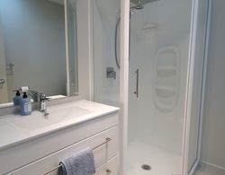 Private 3-Bedroom at CBD Tauranga Banyo Tipleri