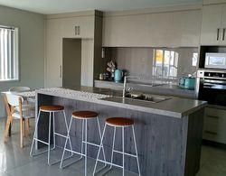 Private 3-Bedroom at CBD Tauranga Mutfak