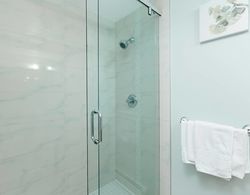 Private and Cozy Home in Kerrisdale Banyo Tipleri