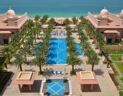 Private Beach Residence with beautiful pool Dış Mekan
