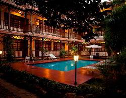 Protea Hotel Dar es Salaam Courtyard Havuz