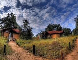 Pugdundee Safaris - Kanha Earth Lodge Dış Mekan