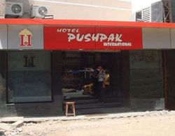 Hotel Pushpak International Dış Mekan