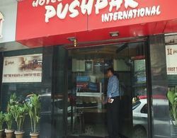 Hotel Pushpak International Dış Mekan