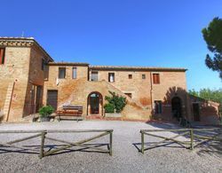 Quaint Farmhouse in Montalcino Italy With Pool and Sauna Öne Çıkan Resim